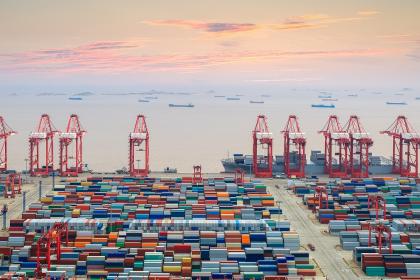 El comercio mundial alcanzará la cifra récord de 32 billones de dólares en 2022, pero las perspectivas son cada vez más sombrías para 2023