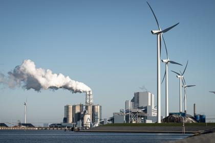 La transition énergétique appelle à des réformes plus rapides des traités d’investissement